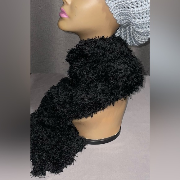 Shaggy Black Scarf - Picture 4 of 5